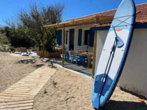 Cabanon bohème les pieds dans le sable et en première ligne de mer